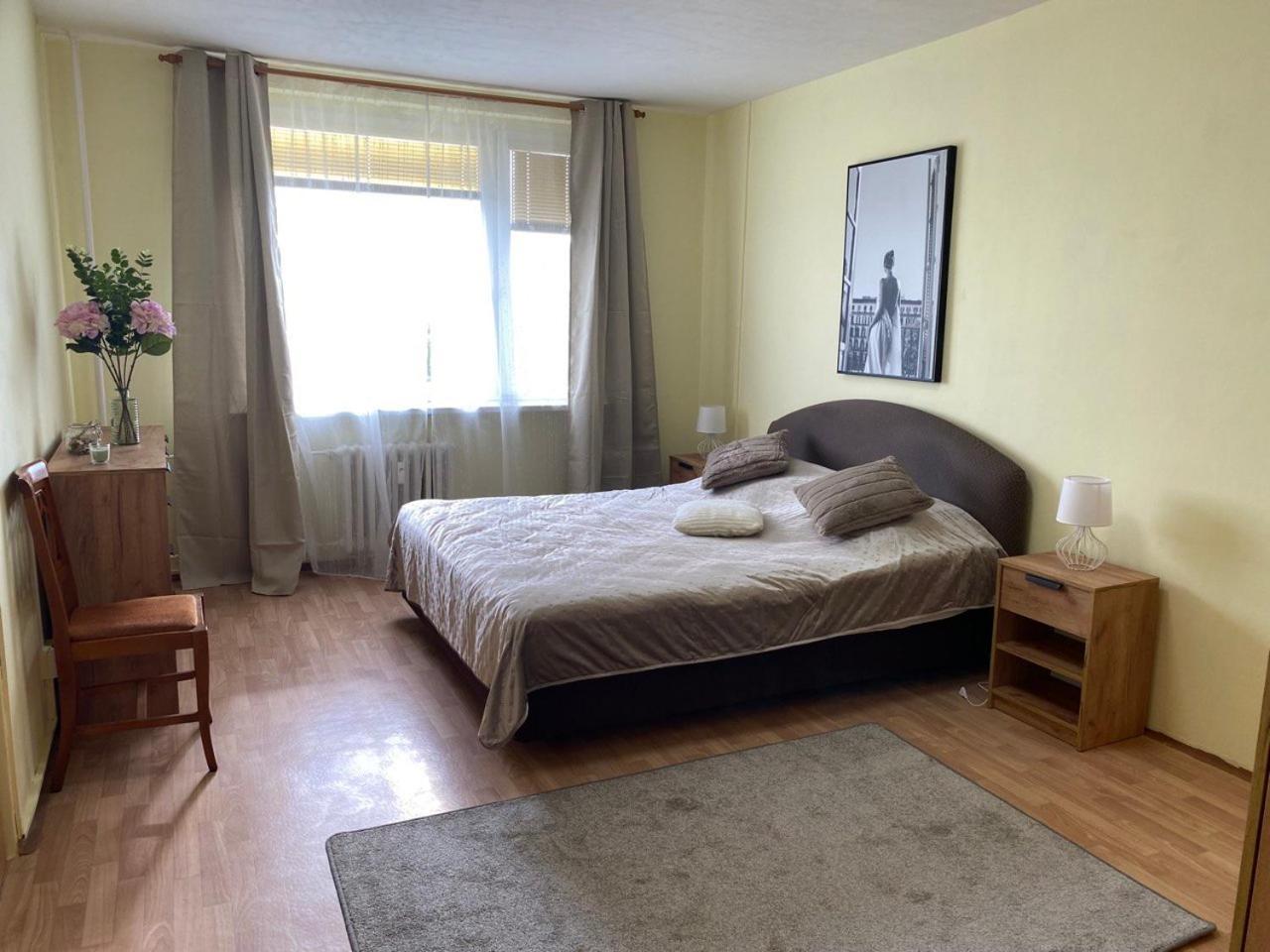 Apartmany 2Kk U Fakultni Nemocnice Volne Parkovani Hradec Králové Dış mekan fotoğraf